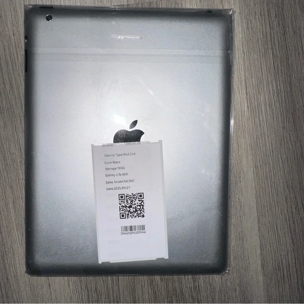 APPLE IPAD A1395 16GB Silver 2nd Gen With Charger